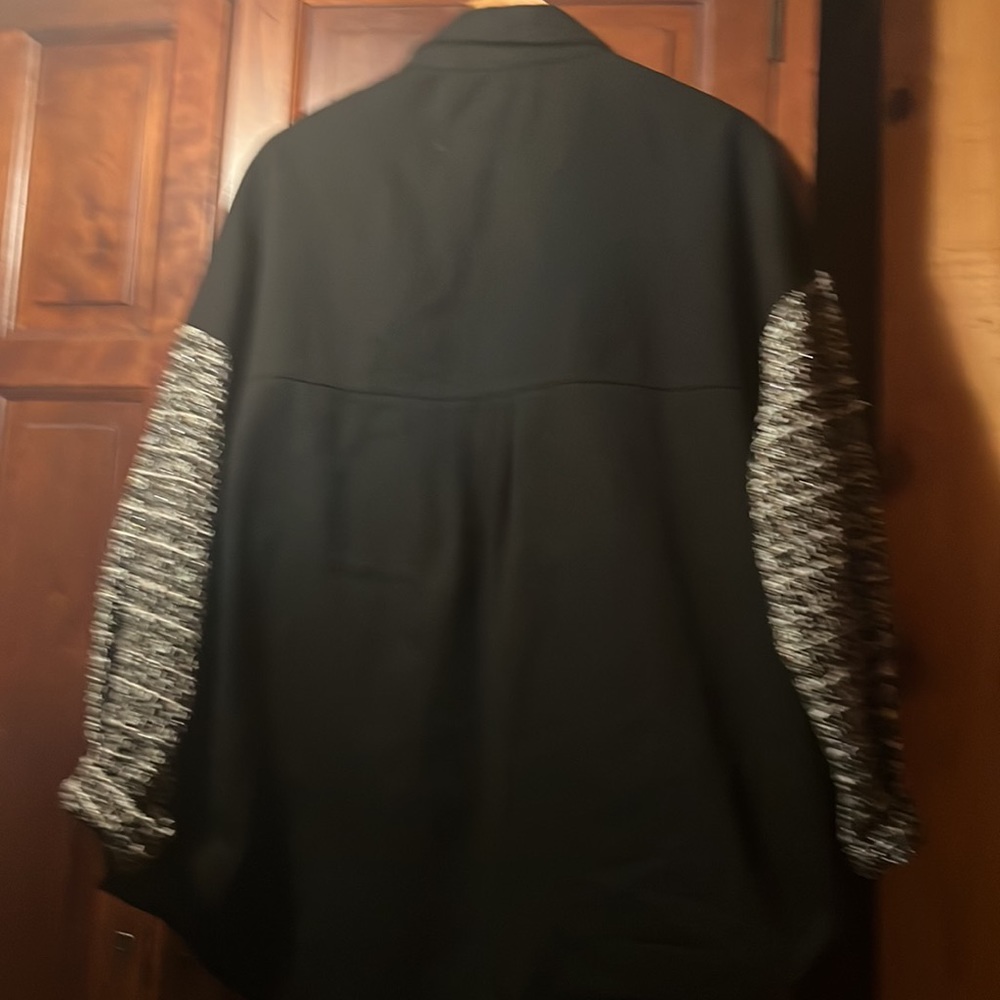 FANTASTIC FAWN NWT BLACK JACKET BUTTON FRONT WITH COLLAR AND GATHERED WRIST - Picture 5 of 5